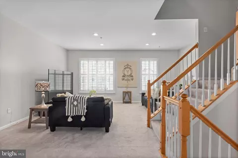 Living - 606 Baystone Ct, Annapolis, MD 21409 photo 1 of 7