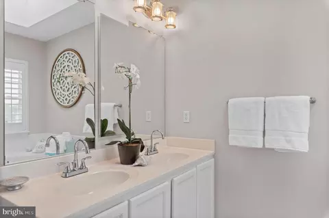 Bath - 606 Baystone Ct, Annapolis, MD 21409 photo 3 of 5