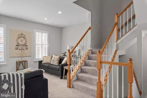 Living - 606 Baystone Ct, Annapolis, MD 21409 photo 2 of 7