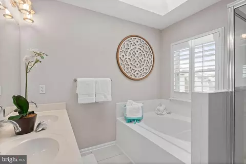 Bath - 606 Baystone Ct, Annapolis, MD 21409 photo 2 of 5