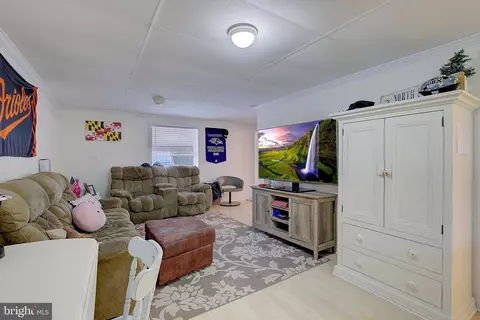 Living - 202 Kirchner Ct, Annapolis, MD 21401 photo 10 of 10