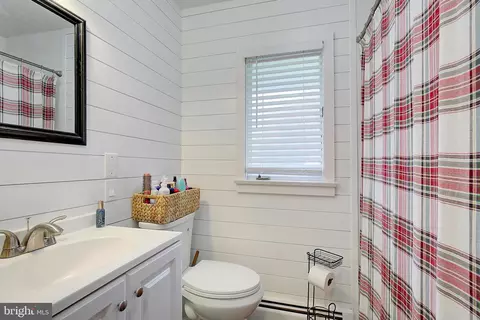 Bath - 202 Kirchner Ct, Annapolis, MD 21401 photo 2 of 4