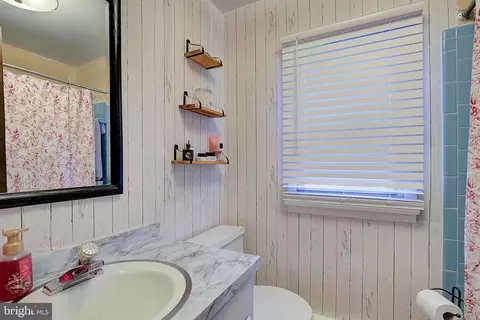 Bath - 202 Kirchner Ct, Annapolis, MD 21401 photo 3 of 4