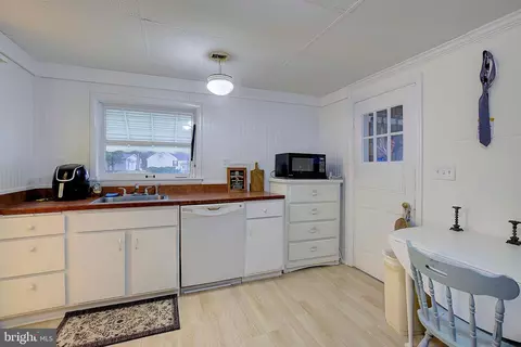 Kitchen - 202 Kirchner Ct, Annapolis, MD 21401 photo 3 of 3