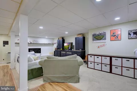 Living - 202 Kirchner Ct, Annapolis, MD 21401 photo 5 of 10