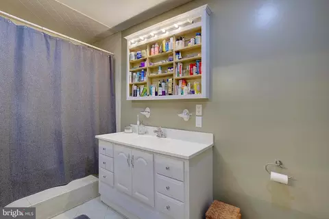Bath - 202 Kirchner Ct, Annapolis, MD 21401 photo 1 of 4
