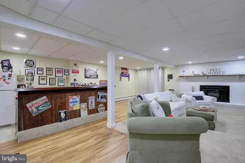 Living - 202 Kirchner Ct, Annapolis, MD 21401 photo 6 of 10