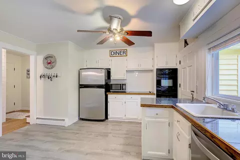 Kitchen - 202 Kirchner Ct, Annapolis, MD 21401 photo 2 of 3