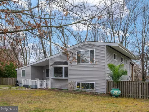 Exterior - 400 Stewart Ave, Arnold, MD 21012 photo 2 of 8