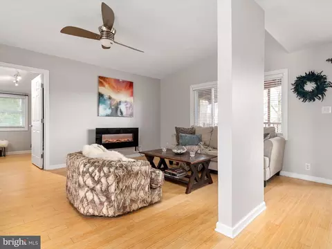 Living - 400 Stewart Ave, Arnold, MD 21012 photo 2 of 3