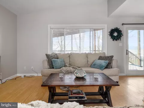 Living - 400 Stewart Ave, Arnold, MD 21012 photo 3 of 3