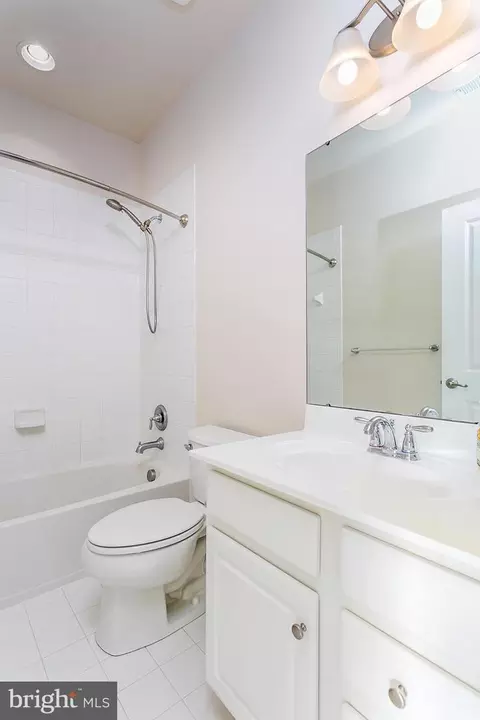 Bath - 1708 Spanish Oak Ct, Hanover, MD 21076 photo 4 of 4