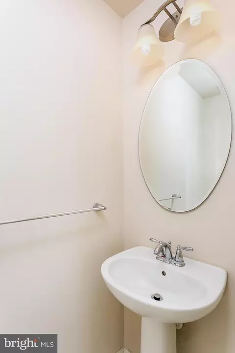 Bath - 1708 Spanish Oak Ct, Hanover, MD 21076 photo 1 of 4