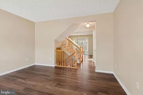 8322 Lyndhurst St, Laurel, MD 20724 photo 5