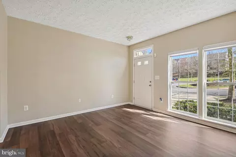 8322 Lyndhurst St, Laurel, MD 20724 photo 4