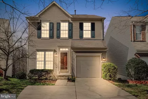 8322 Lyndhurst St, Laurel, MD 20724 photo 2