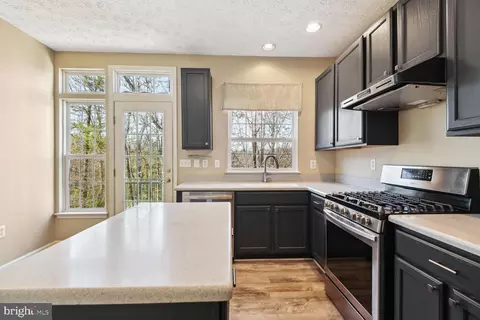8322 Lyndhurst St, Laurel, MD 20724 photo 9