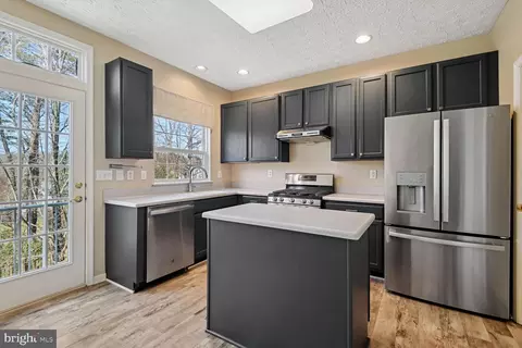 8322 Lyndhurst St, Laurel, MD 20724 photo 8