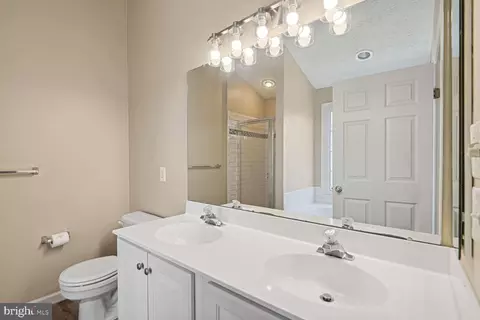 8322 Lyndhurst St, Laurel, MD 20724 photo 16