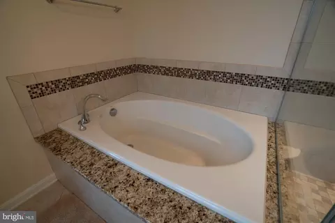 Bath - 507 Nectar Ct, Odenton, MD 21113 photo 3 of 5