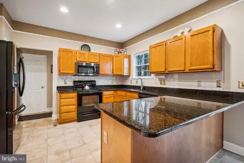 Kitchen - 507 Nectar Ct, Odenton, MD 21113 photo 3 of 4