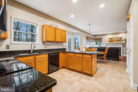 Kitchen - 507 Nectar Ct, Odenton, MD 21113 photo 4 of 4