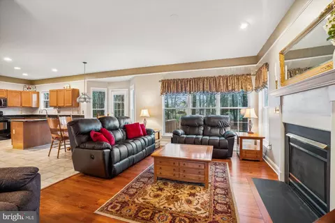 Living - 507 Nectar Ct, Odenton, MD 21113 photo 1 of 4