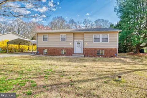 8223 Reece Heights Dr, Severn, MD 21144