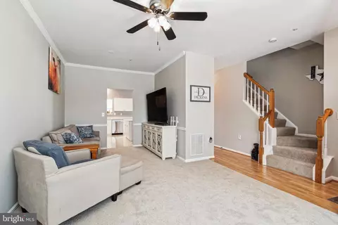 2323 Manomet Ct, Crofton, MD 21114 photo 4
