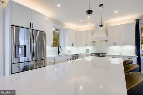 Kitchen - 3541 S River Ter, Edgewater, MD 21037 photo 5 of 7