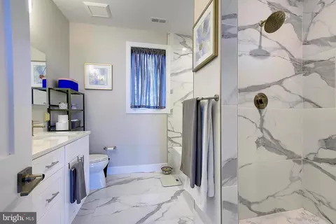 Bath - 3541 S River Ter, Edgewater, MD 21037 photo 3 of 8
