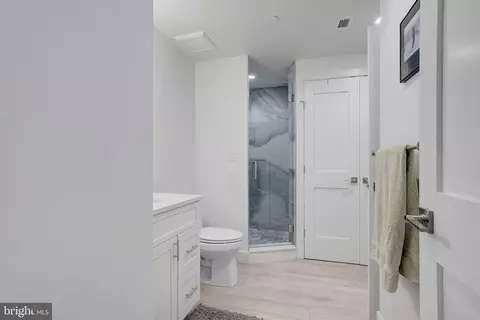 Bath - 3541 S River Ter, Edgewater, MD 21037 photo 7 of 8