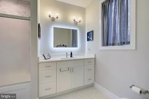 Bath - 3541 S River Ter, Edgewater, MD 21037 photo 6 of 8