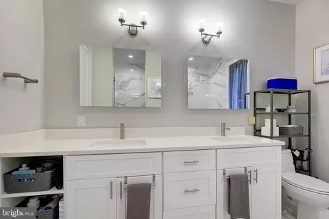 Bath - 3541 S River Ter, Edgewater, MD 21037 photo 4 of 8