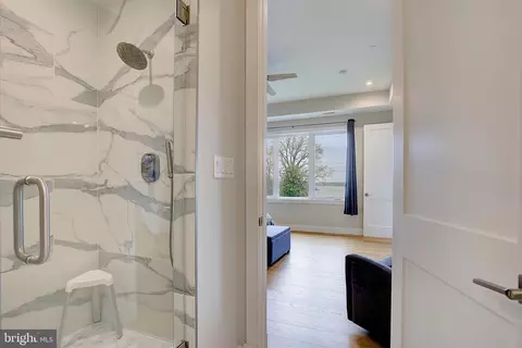 Bath - 3541 S River Ter, Edgewater, MD 21037 photo 5 of 8