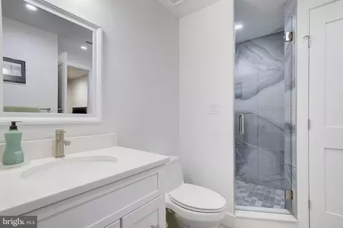 Bath - 3541 S River Ter, Edgewater, MD 21037 photo 8 of 8