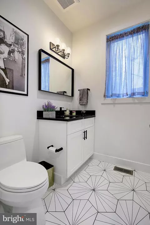 Bath - 3541 S River Ter, Edgewater, MD 21037 photo 2 of 8