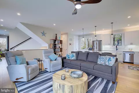 Living - 3541 S River Ter, Edgewater, MD 21037 photo 1 of 4