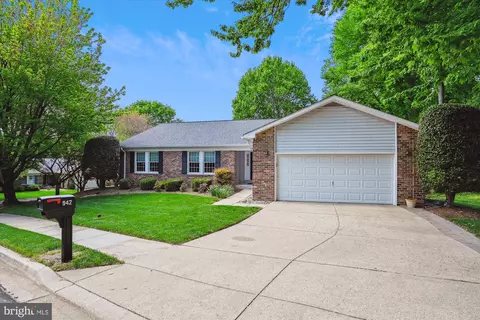 942 Mastline Dr, Annapolis, MD 21401