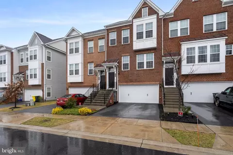7915 Breezy Knoll Ln, Hanover, MD 21076
