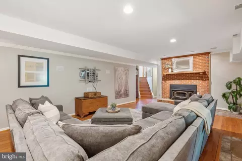 Living - 609 Dunberry Dr, Arnold, MD 21012 photo 3 of 3