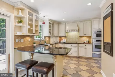 Kitchen - 609 Dunberry Dr, Arnold, MD 21012 photo 2 of 5