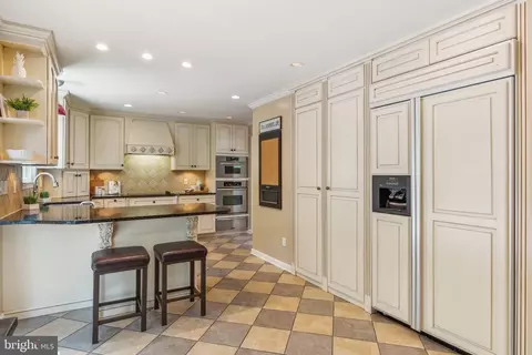 Kitchen - 609 Dunberry Dr, Arnold, MD 21012 photo 4 of 5