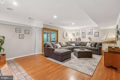 Living - 609 Dunberry Dr, Arnold, MD 21012 photo 2 of 3