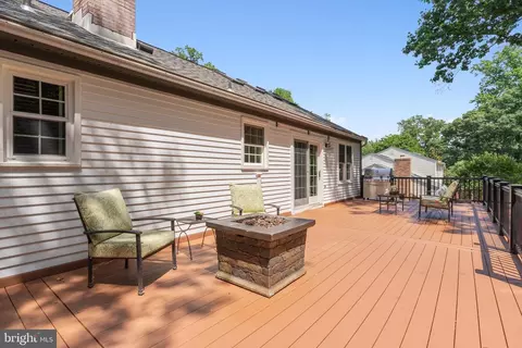 Exterior - 609 Dunberry Dr, Arnold, MD 21012 photo 4 of 9