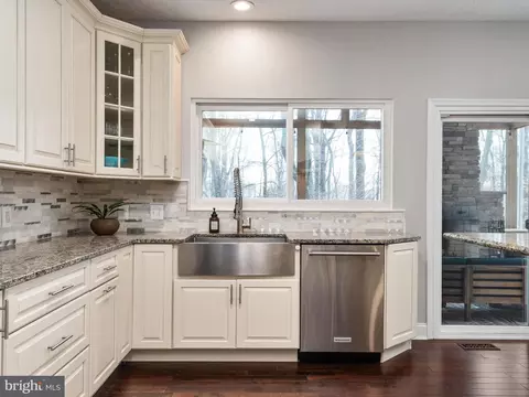 Kitchen - 2403 Kemper Rd, Crofton, MD 21114 photo 4 of 5