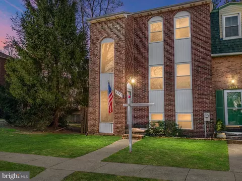 2521 Vineyard Ln, Crofton, MD 21114