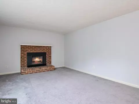 Living - 331 Greenridge Dr, Dunkirk, MD 20754 photo 2 of 3