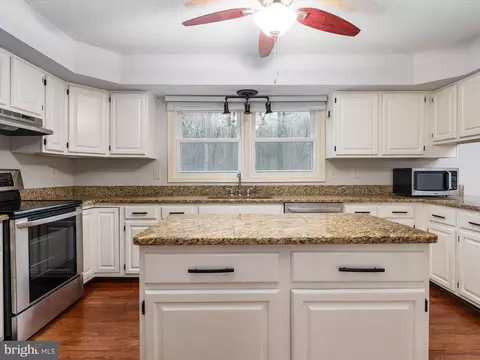 Kitchen - 331 Greenridge Dr, Dunkirk, MD 20754 photo 2 of 4