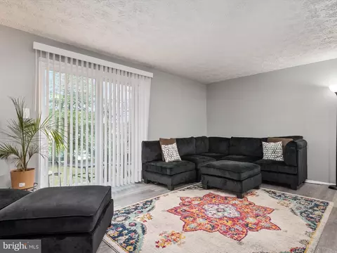 Living - 8046 Abbey Ct #D, Pasadena, MD 21122 photo 1 of 2